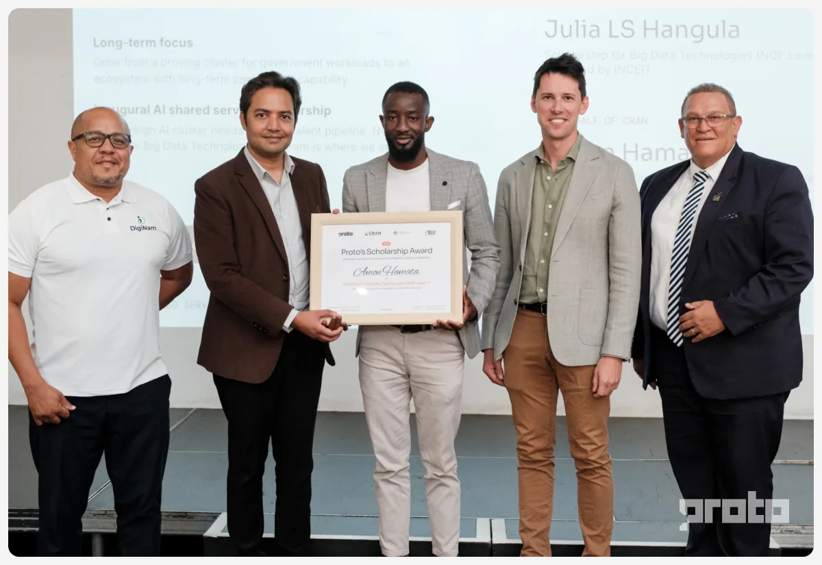 Amon Hamata receives Proto's scholarship award for Big Data Technologies