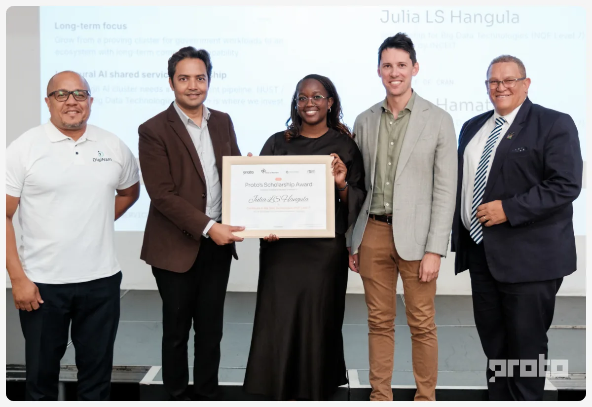 Julia LS Hangula receives Proto's scholarship award for Big Data Technologies